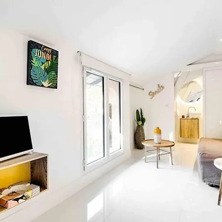 New Design Studio Walking To The Beach And Shops Apartment *